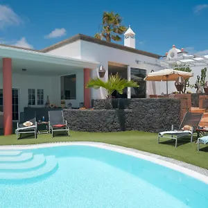 Del Moral Villa Tinajo